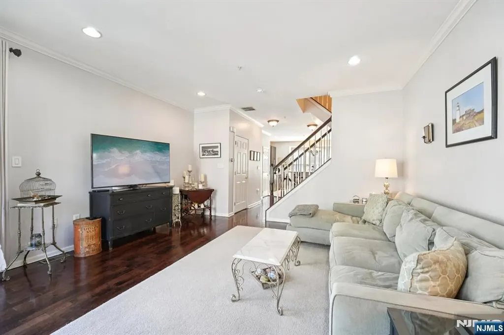 428 Newburgh Court West New York NJ 07093