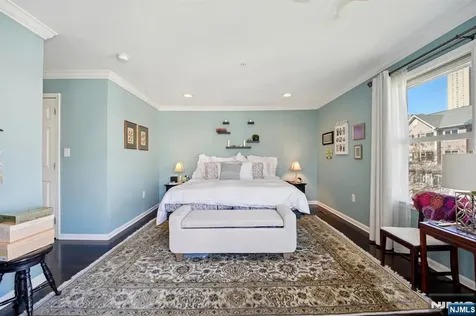 428 Newburgh Court West New York NJ 07093