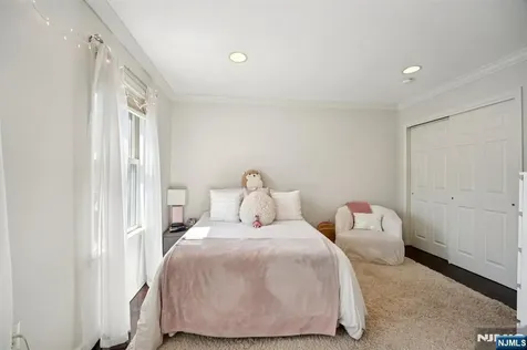 428 Newburgh Court West New York NJ 07093