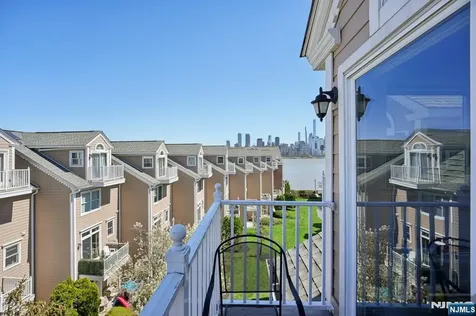 428 Newburgh Court West New York NJ 07093