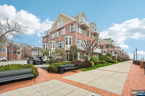 428 Newburgh Court West New York NJ 07093