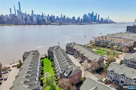428 Newburgh Court West New York NJ 07093