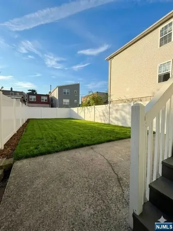 322 10th Street Newark NJ 07107