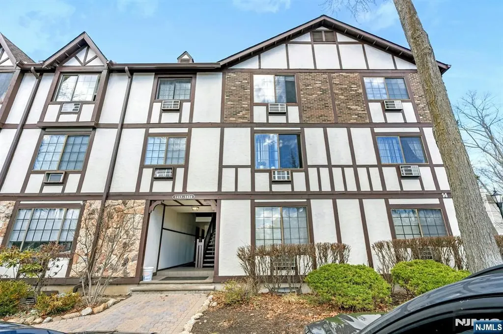 1419 Faulkner Court Mahwah NJ 07430