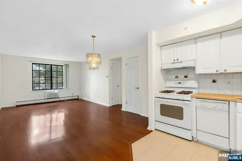 1419 Faulkner Court Mahwah NJ 07430