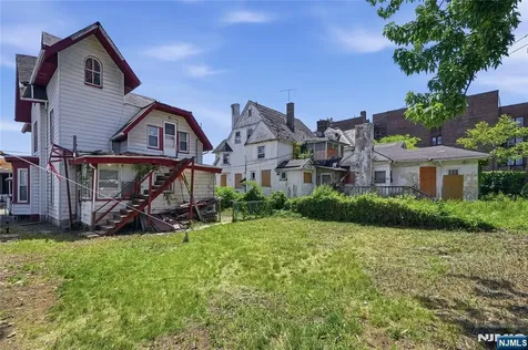 79 Cleveland Street Orange NJ 07050
