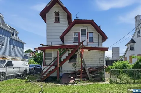 79 Cleveland Street Orange NJ 07050