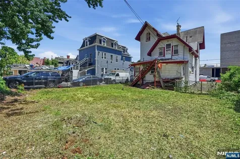 79 Cleveland Street Orange NJ 07050