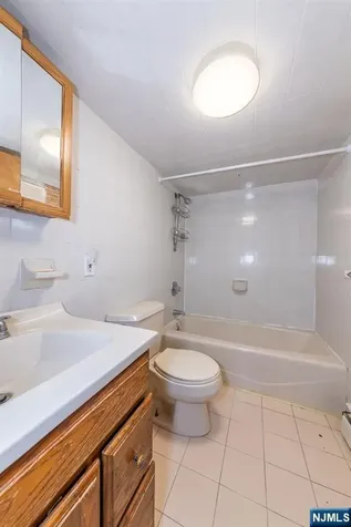 137 Uhland East Rutherford NJ 07073
