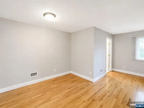 461B 5th Street Palisades Park NJ 07650