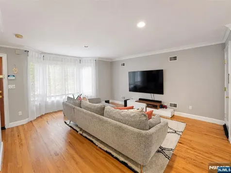 461B 5th Street Palisades Park NJ 07650