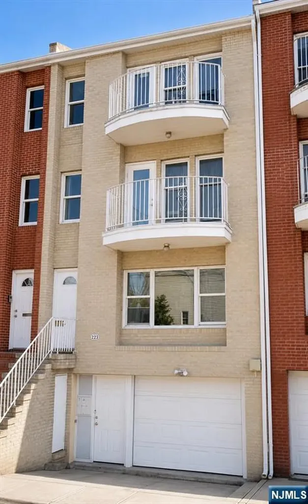 422 6th Street Union City NJ 07087