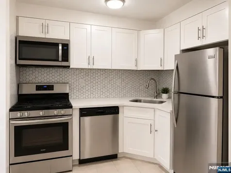 422 6th Street Union City NJ 07087