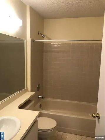 27 Townsend Court Franklin NJ 08873