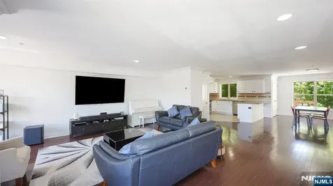 1625 Paterson Plank Road Secaucus NJ 07094