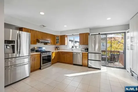 2480 6th Street Fort Lee NJ 07024