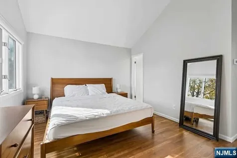 2480 6th Street Fort Lee NJ 07024