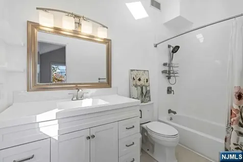 2480 6th Street Fort Lee NJ 07024