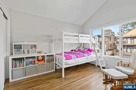 2480 6th Street Fort Lee NJ 07024
