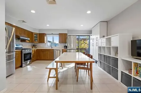 2480 6th Street Fort Lee NJ 07024
