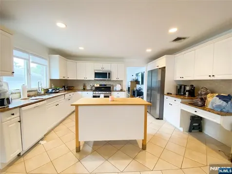 118B Temple Terrace Palisades Park NJ 07650