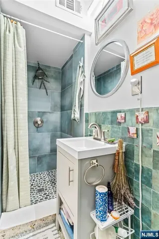 2330 5th Street Fort Lee NJ 07024