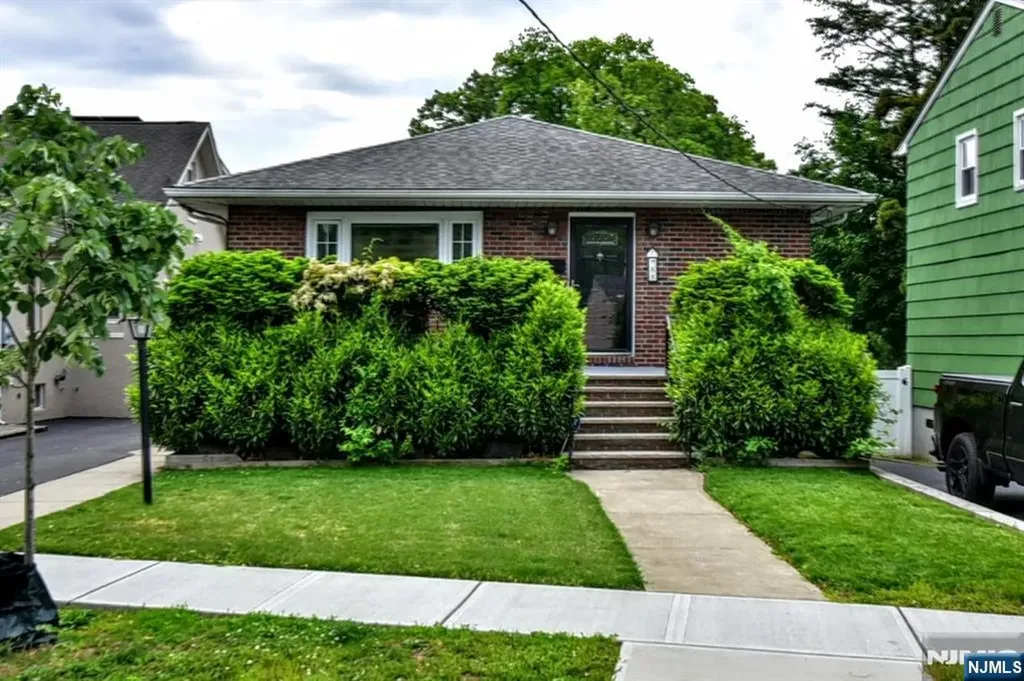 88 Woodland Avenue Rutherford NJ 07070