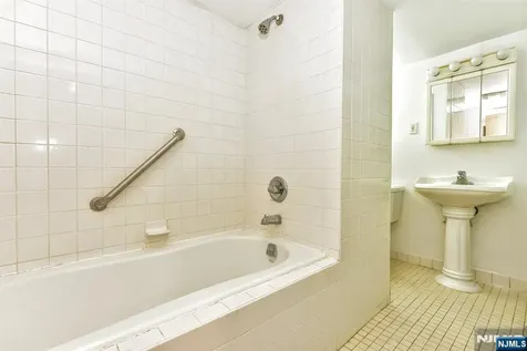 88 Woodland Avenue Rutherford NJ 07070