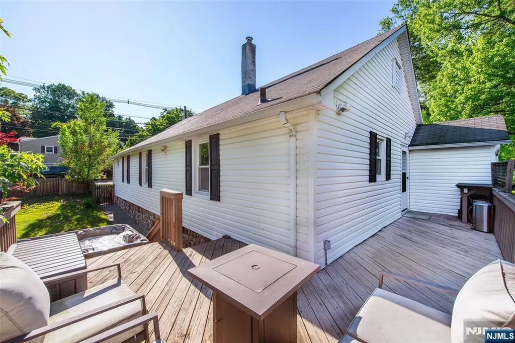 20 Yesler Way Hillsdale NJ 07642