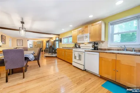 20 Yesler Way Hillsdale NJ 07642