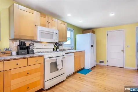 20 Yesler Way Hillsdale NJ 07642