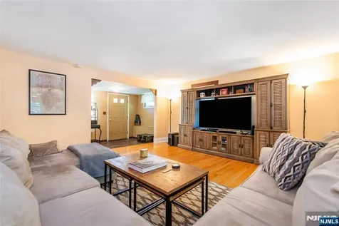 20 Yesler Way Hillsdale NJ 07642