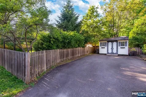 20 Yesler Way Hillsdale NJ 07642