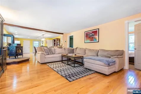 20 Yesler Way Hillsdale NJ 07642
