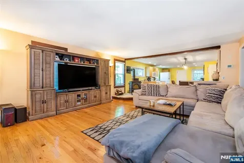 20 Yesler Way Hillsdale NJ 07642
