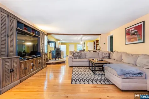 20 Yesler Way Hillsdale NJ 07642
