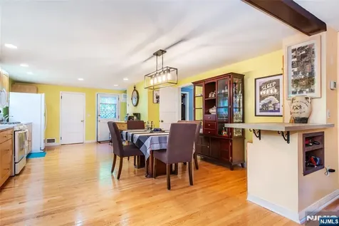 20 Yesler Way Hillsdale NJ 07642