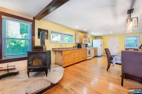20 Yesler Way Hillsdale NJ 07642