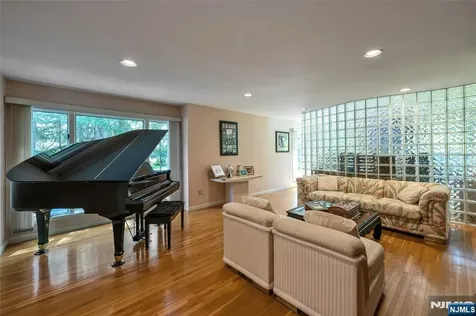 59 Deerfield Lane Upper Saddle River NJ 07458