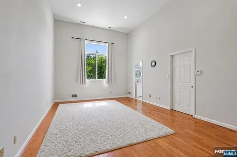40 Rio Vista Drive Allendale NJ 07401