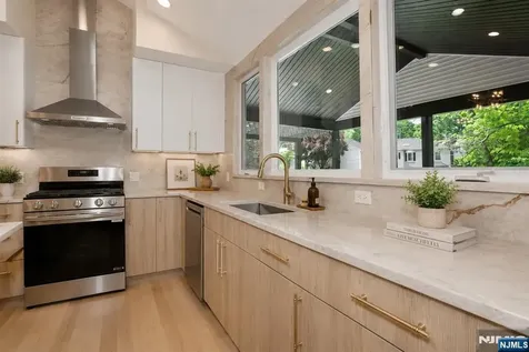415 Goffle Road Wyckoff NJ 07481