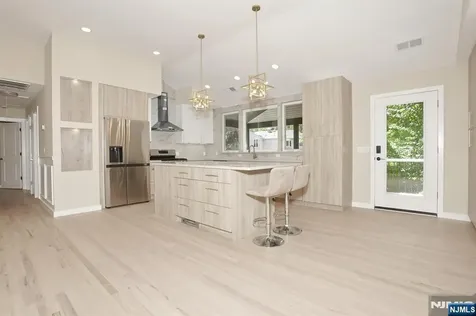 415 Goffle Road Wyckoff NJ 07481