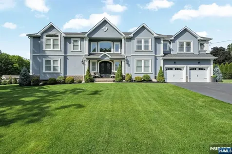 42 Saratoga Drive Oakland NJ 07436