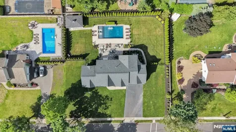 42 Saratoga Drive Oakland NJ 07436
