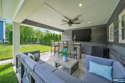 42 Saratoga Drive Oakland NJ 07436