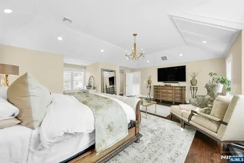 42 Saratoga Drive Oakland NJ 07436