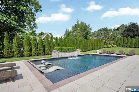 42 Saratoga Drive Oakland NJ 07436