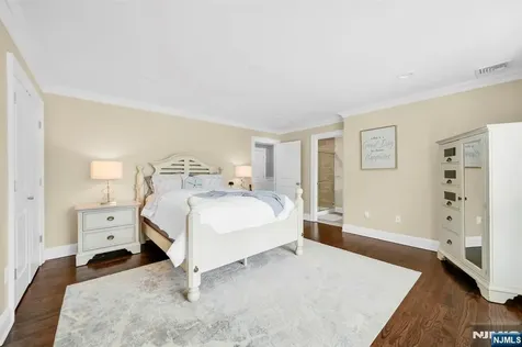 42 Saratoga Drive Oakland NJ 07436