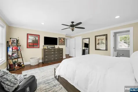 42 Saratoga Drive Oakland NJ 07436