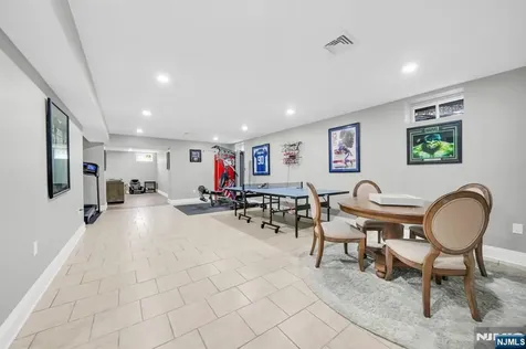 42 Saratoga Drive Oakland NJ 07436